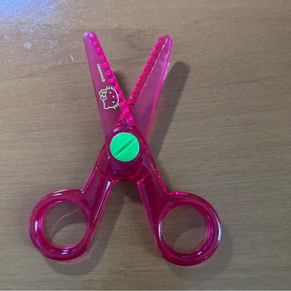 SANRIO 2001 HELLO KITTY PLASTIC SCISSORS SET PACK OF 3 - Picture 3 of 11